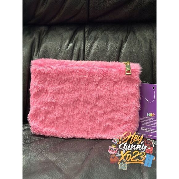 Bratz Pink Fuzzy Chain Pouch - Picture 2 of 3